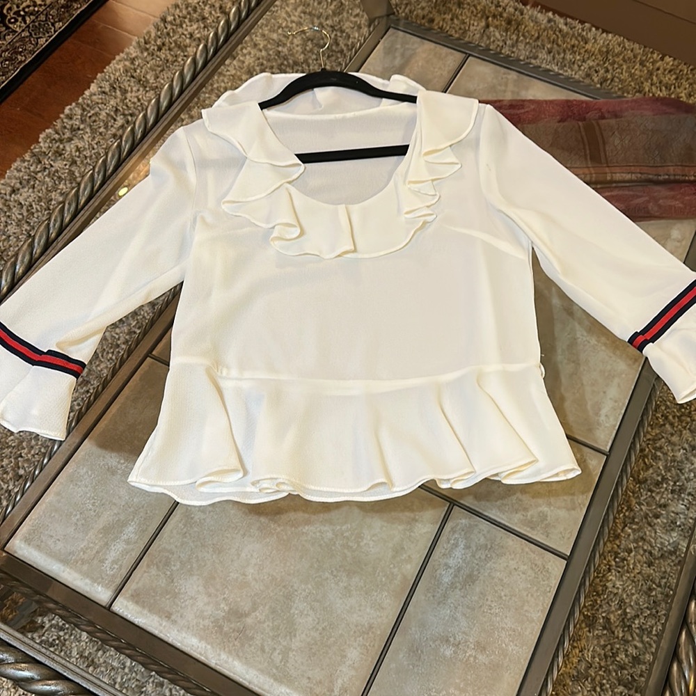 Super cute Ina womens top